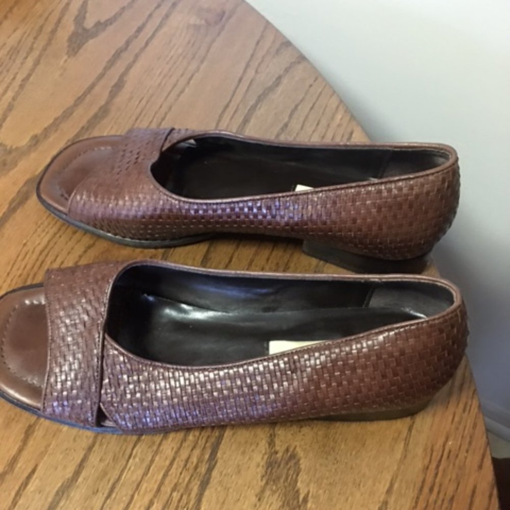 Ladies Talbots Leather Open Toe Shoes Size 8M - Picture 8 of 8